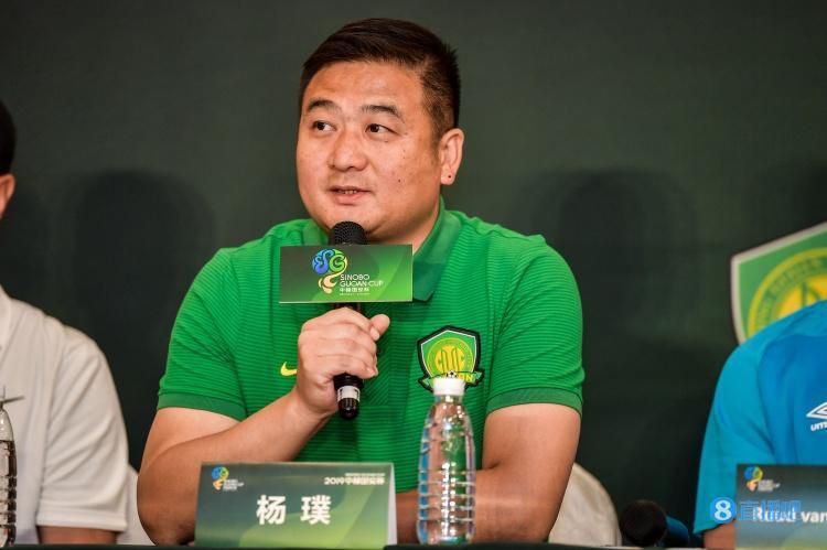 他见过最厉害的，是一个搞互联网的亿万富翁，找了一大堆女人给他生了一大堆孩子，没事还在社交网站上炫耀。